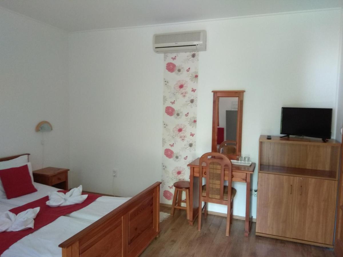Nadas Pihenopark Tiszafüred Buitenkant foto