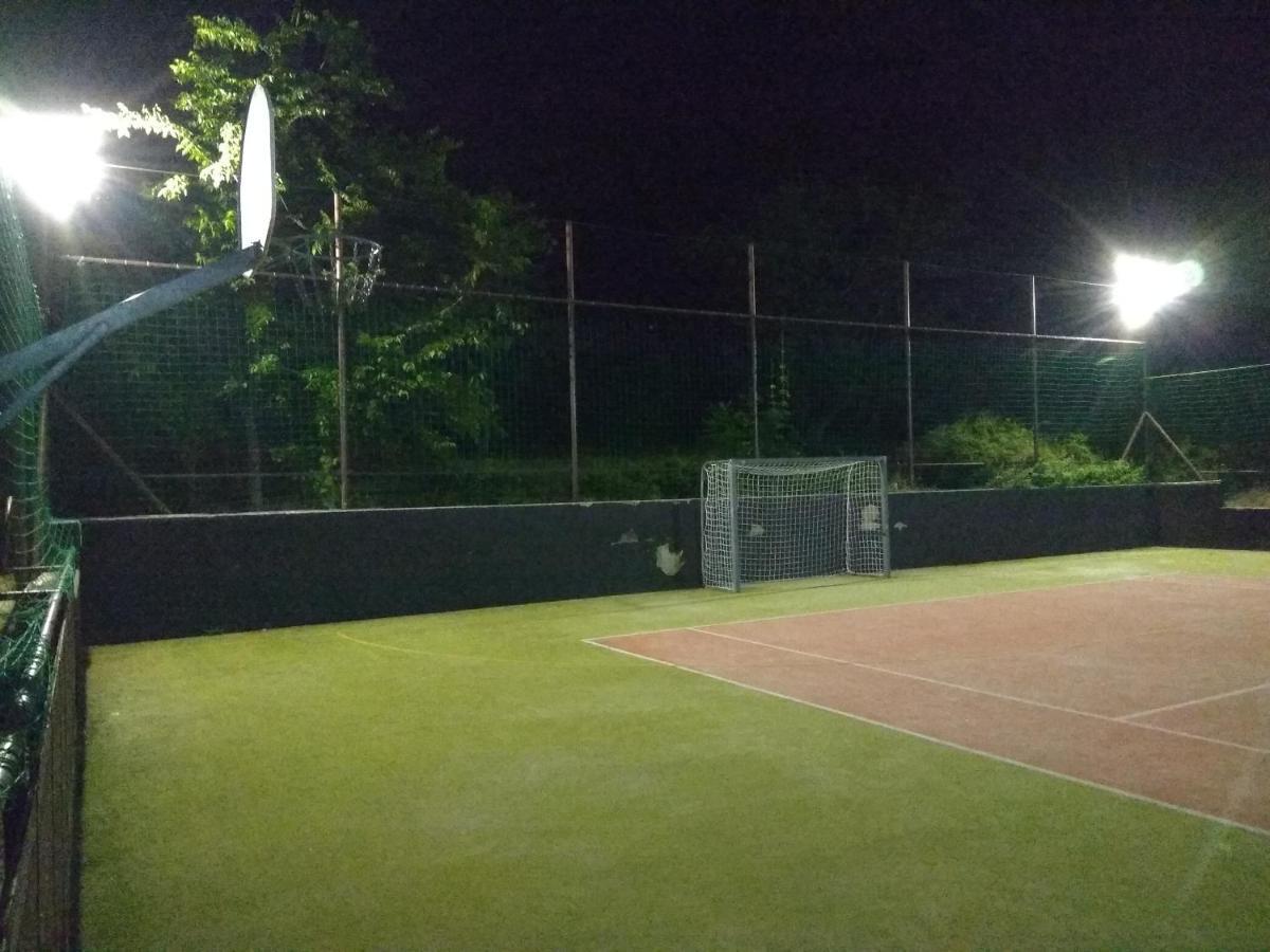 Nadas Pihenopark Tiszafüred Buitenkant foto